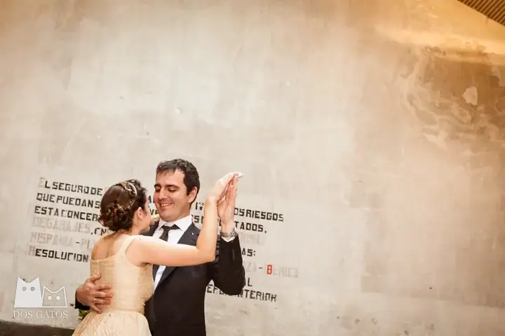 Fotografía de boda: Julia y Simón · HUB Atocha, Madrid · foto 24 de 28 · Dos Gatos, fotógrafos en Madrid