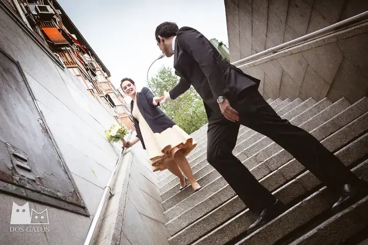 Fotografía de boda: Julia y Simón · HUB Atocha, Madrid · foto 9 de 28 · Dos Gatos, fotógrafos en Madrid
